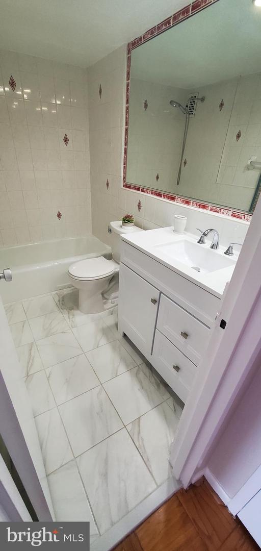 5101 River Rd #907 Property Photo 19