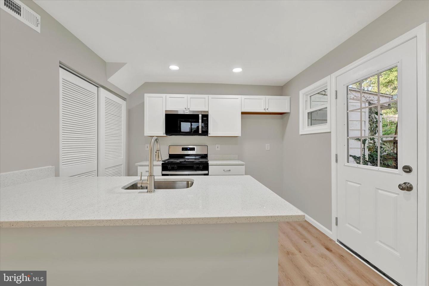 12106 Bluhill Rd Property Photo 7