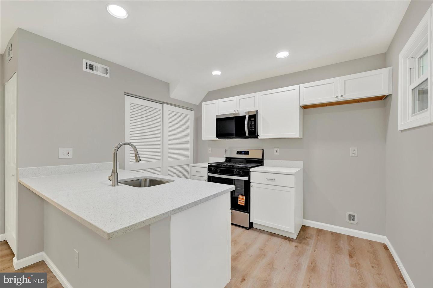 12106 Bluhill Rd Property Photo 8