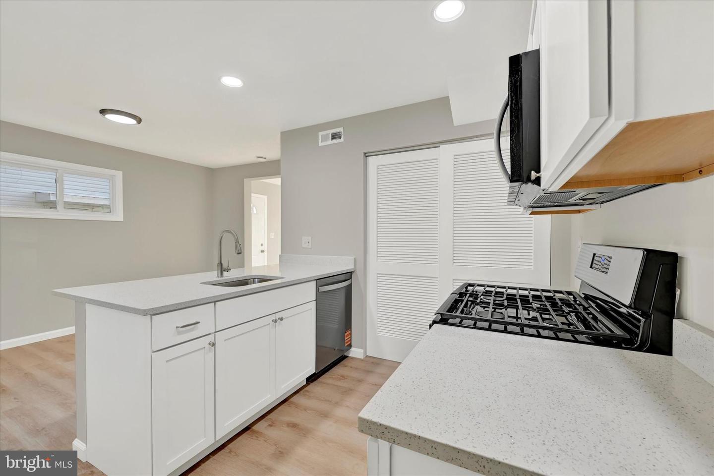 12106 Bluhill Rd Property Photo 9