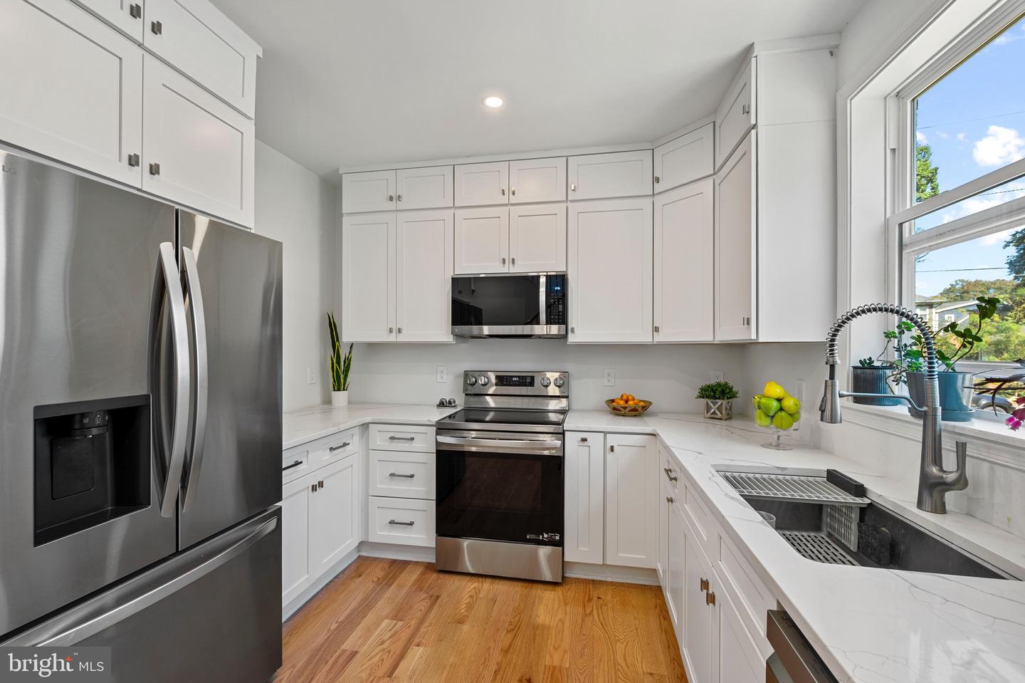 708 Hankin St Property Photo 4