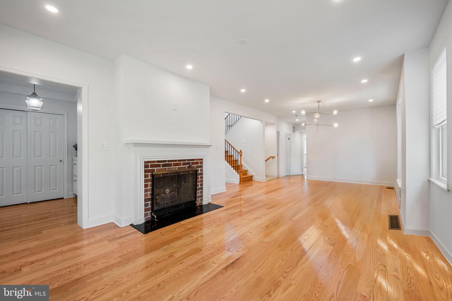 708 Hankin St Property Photo 5