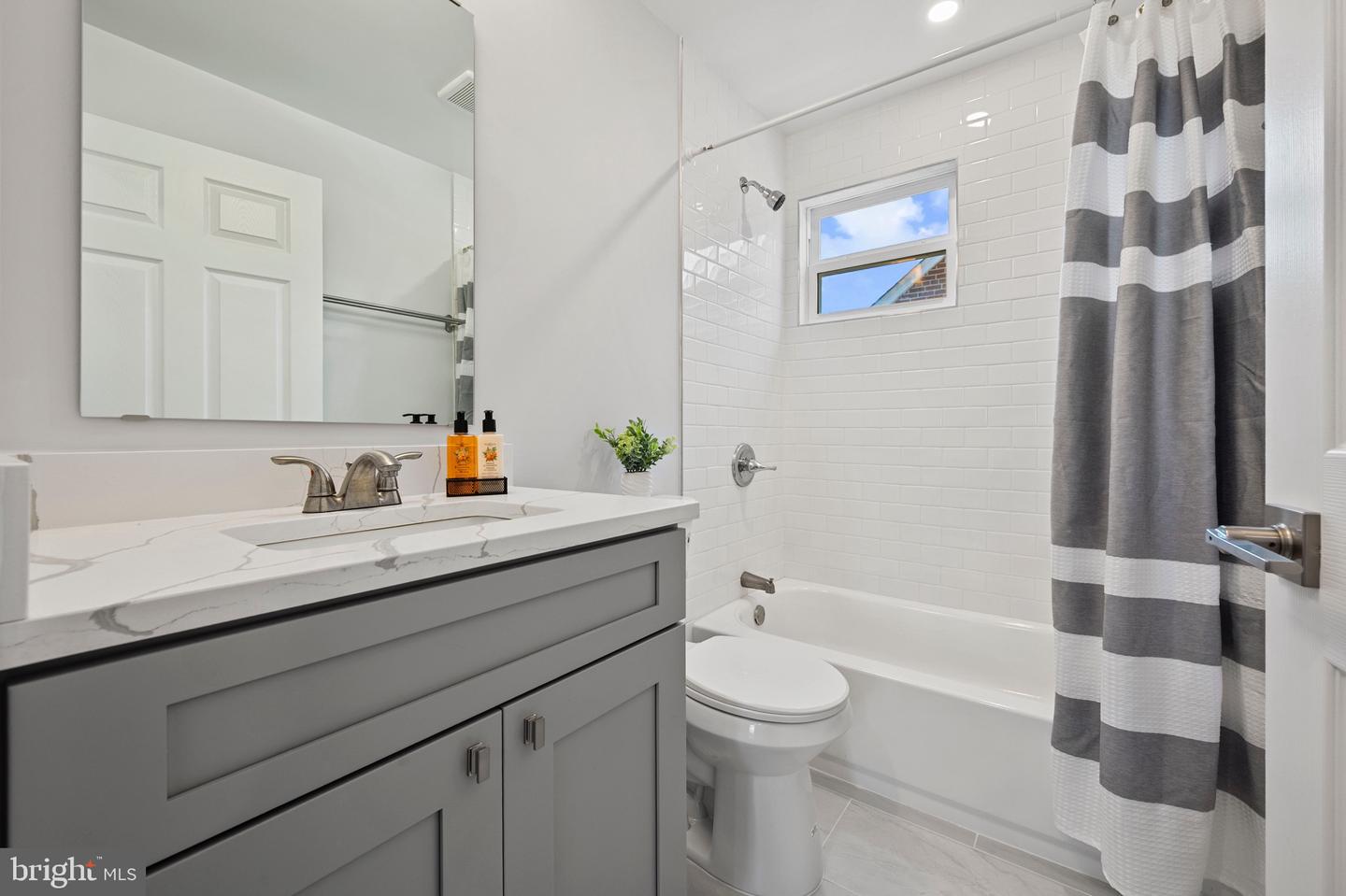 708 Hankin St Property Photo 10