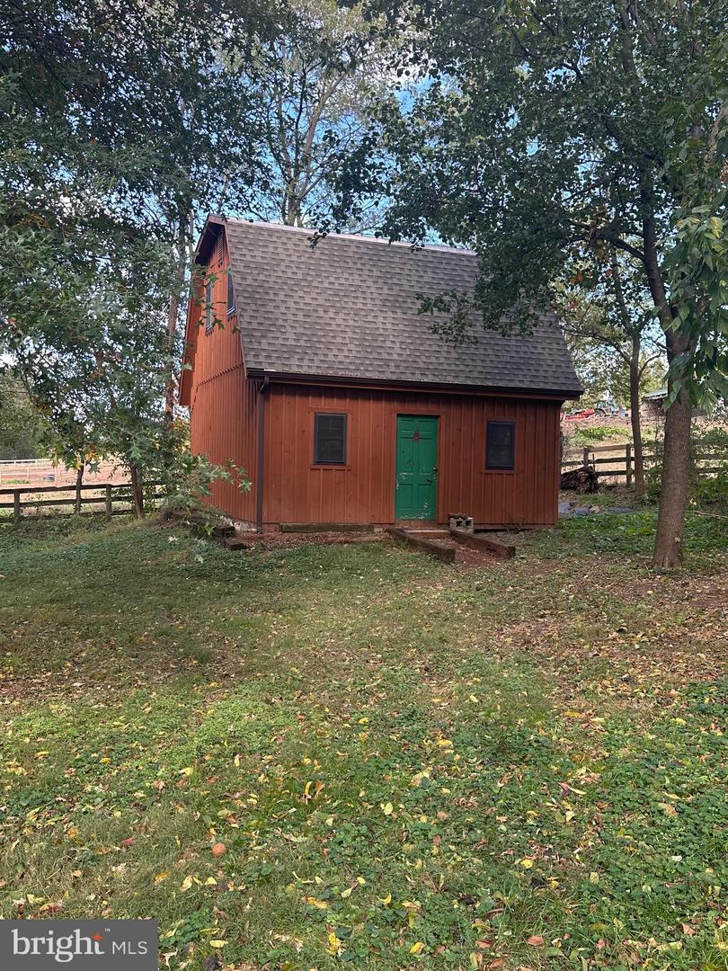 18524 Beallsville Rd Property Photo 2