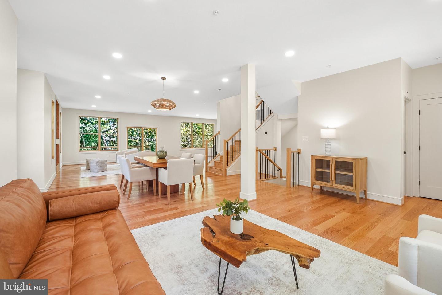 110 Geneva Property Photo 6