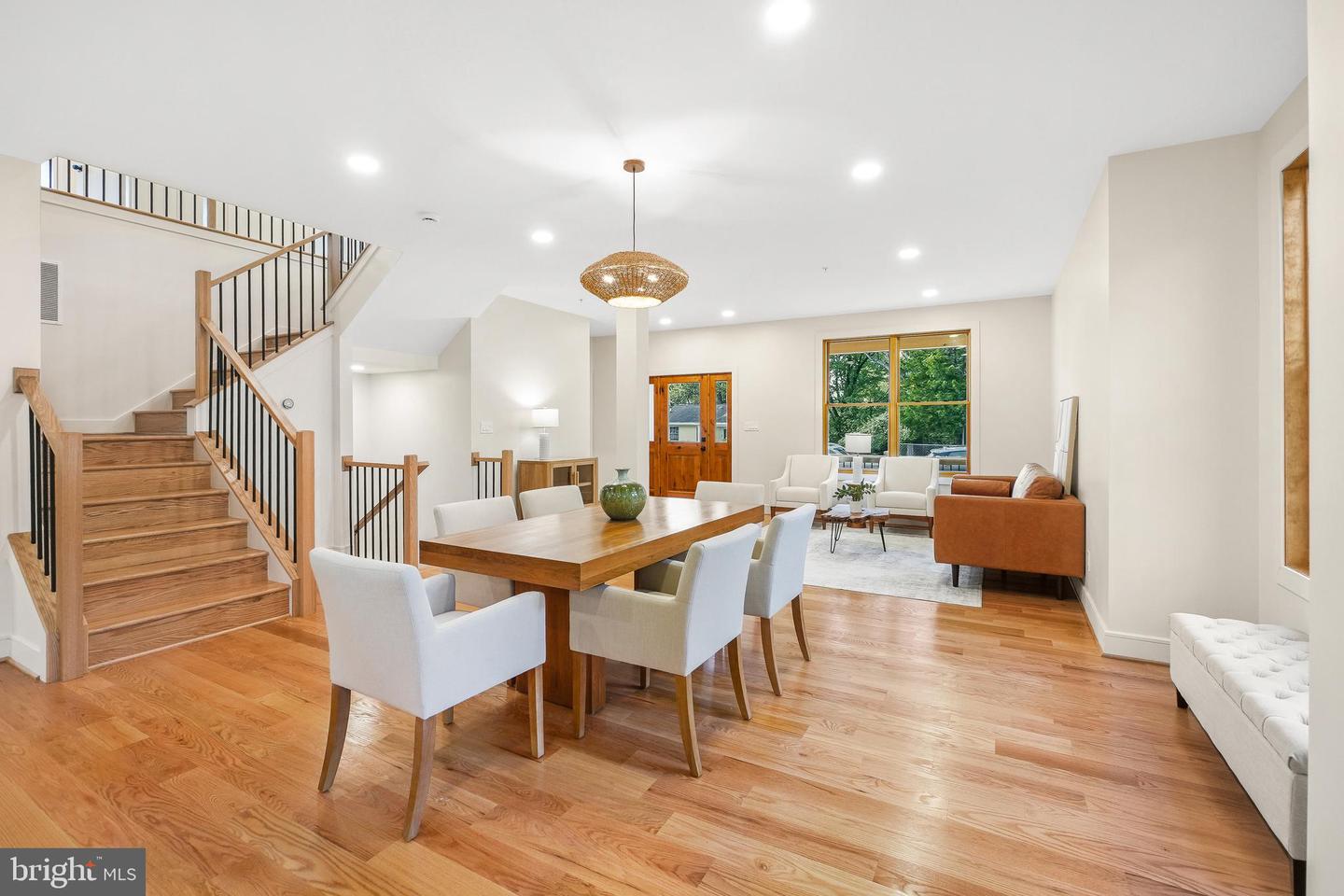 110 Geneva Property Photo 8