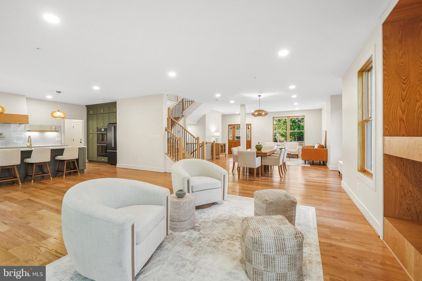 110 Geneva Property Photo 15