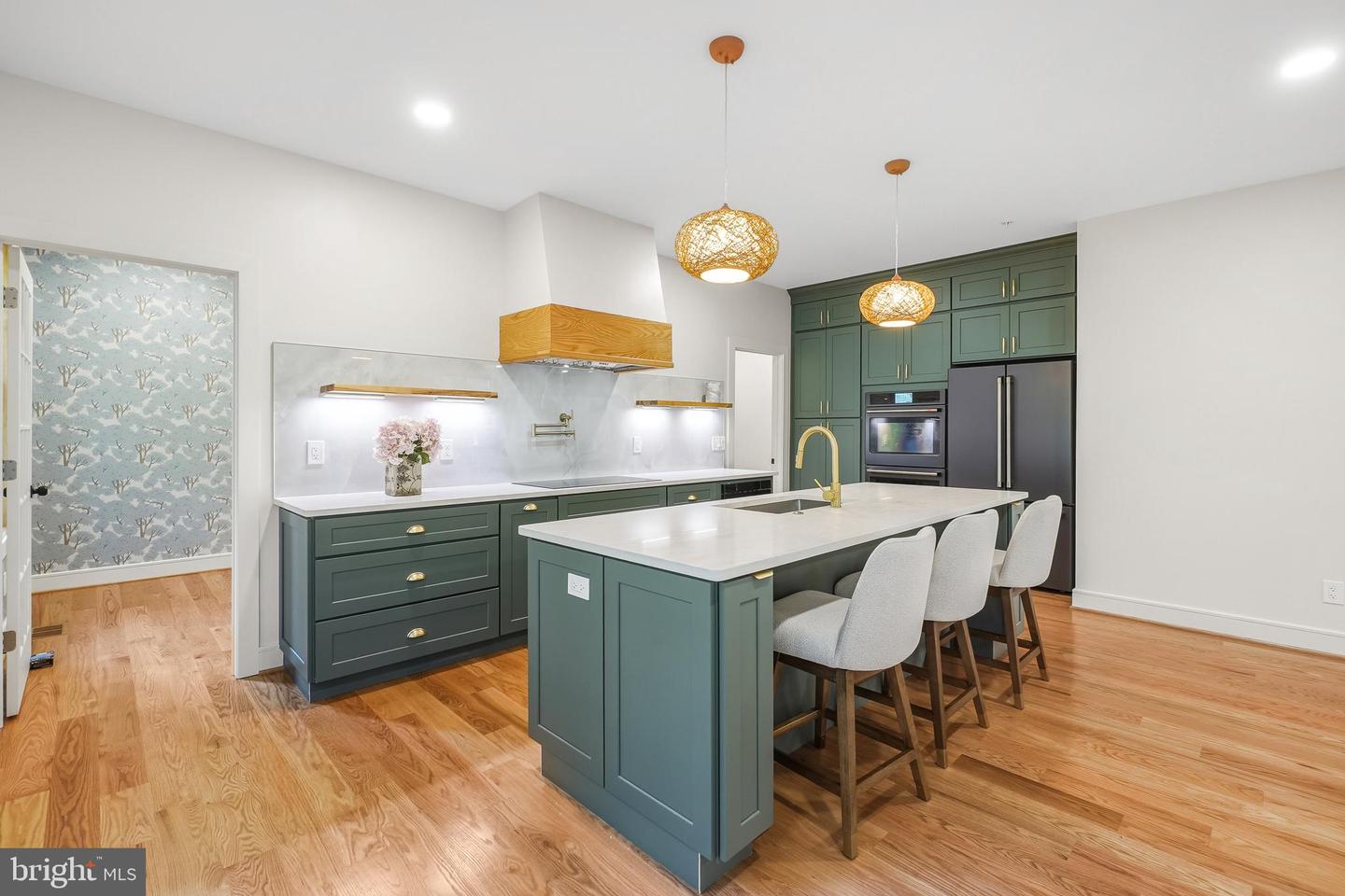 110 Geneva Property Photo 18