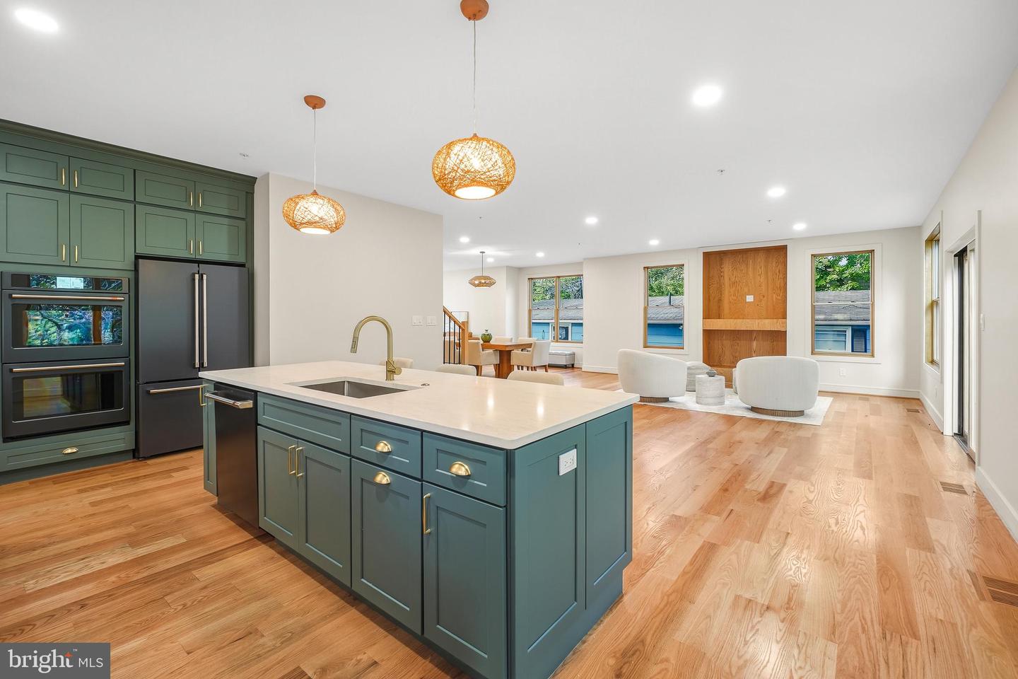 110 Geneva Property Photo 20