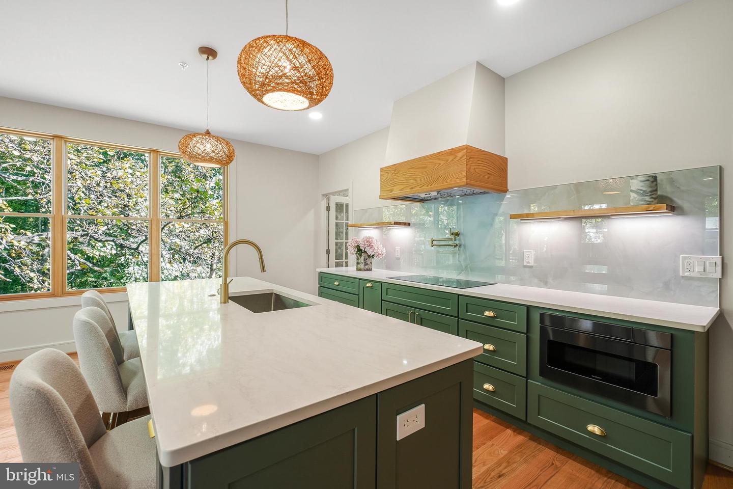 110 Geneva Property Photo 23