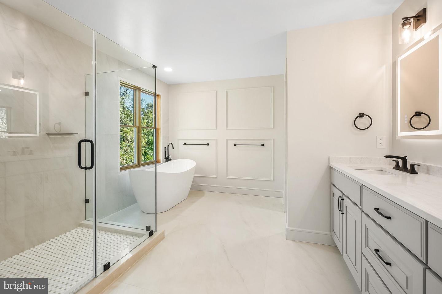 110 Geneva Property Photo 29