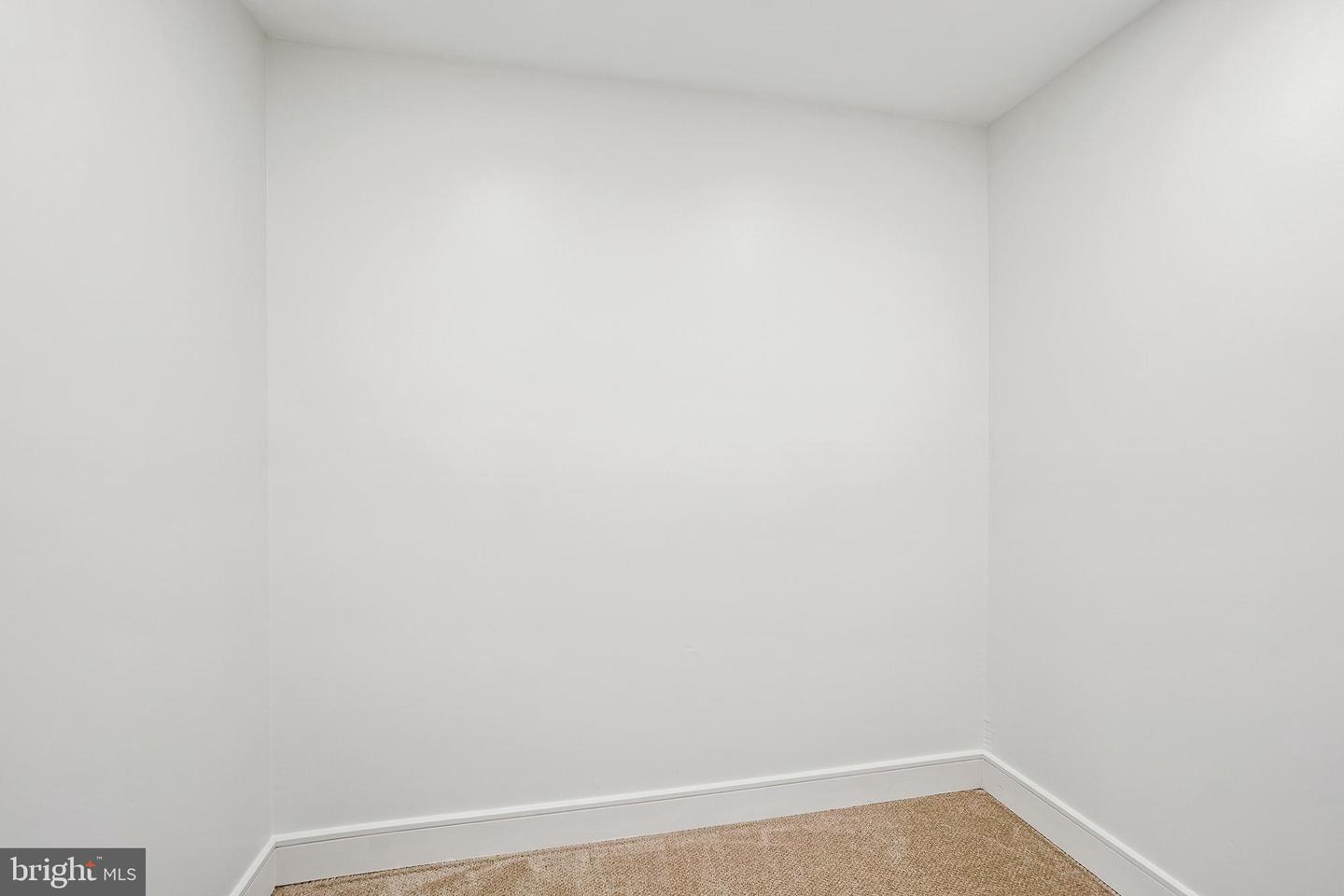110 Geneva Property Photo 34