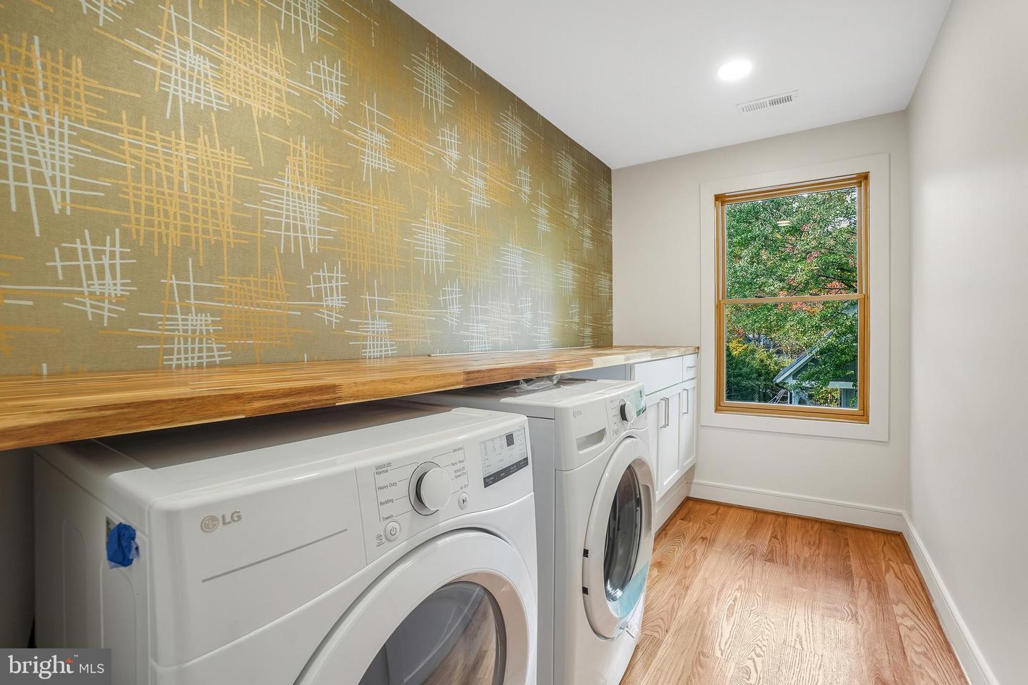 110 Geneva Property Photo 35