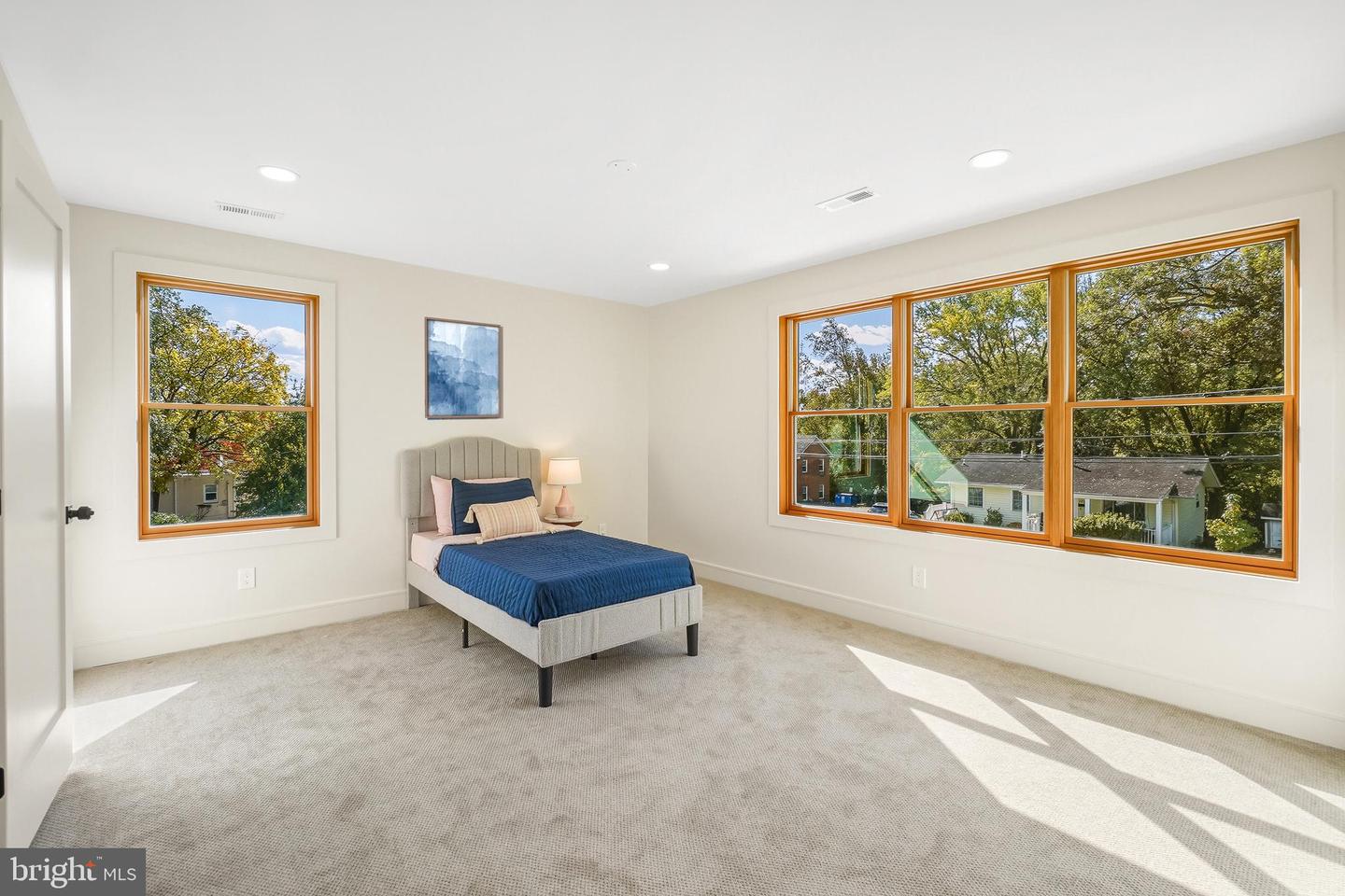 110 Geneva Property Photo 38