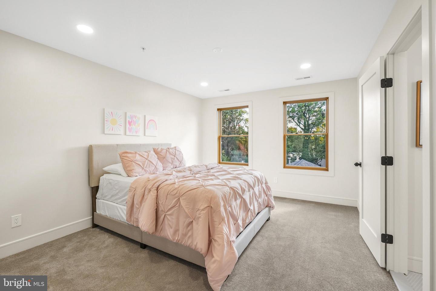 110 Geneva Property Photo 41