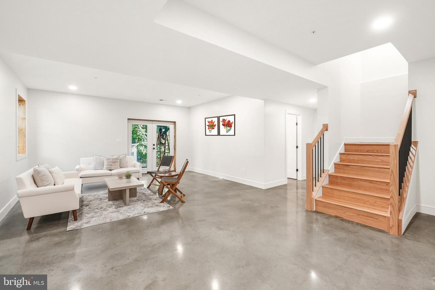110 Geneva Property Photo 45