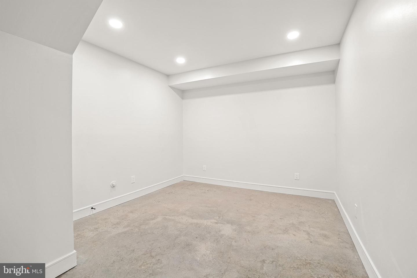 110 Geneva Property Photo 50