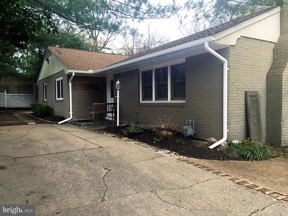 4829 West Ln Property Photo 6