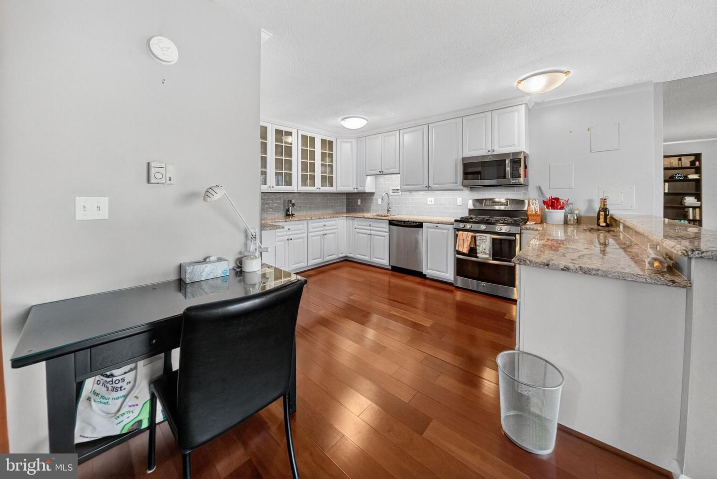 4242 E West Hwy #714 Property Photo 8