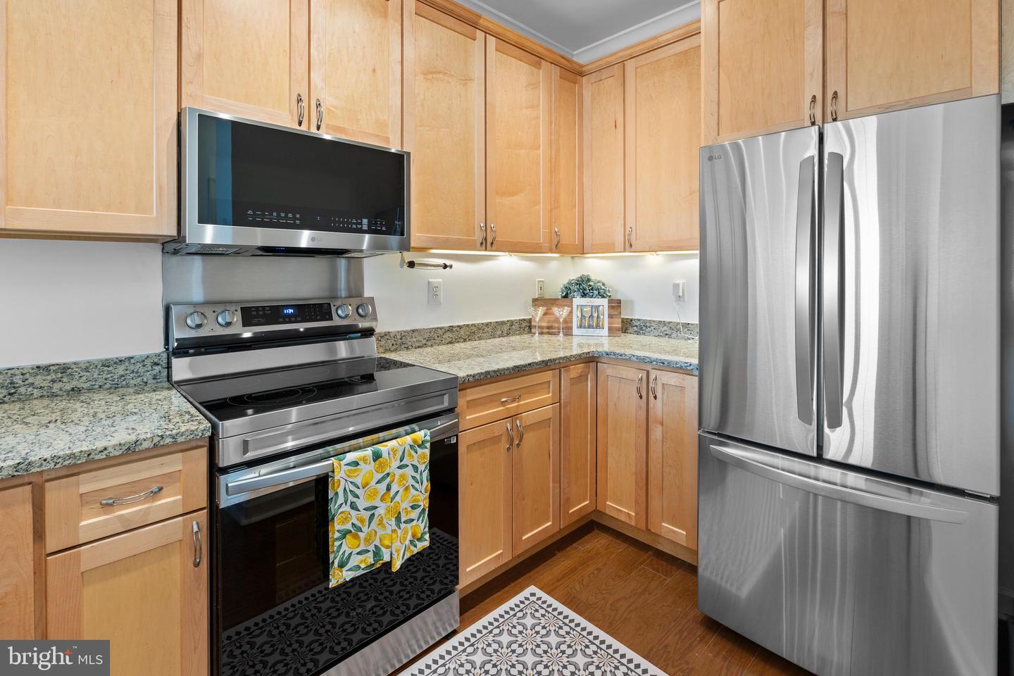 302 King Farm Blvd #30208 Property Photo 8
