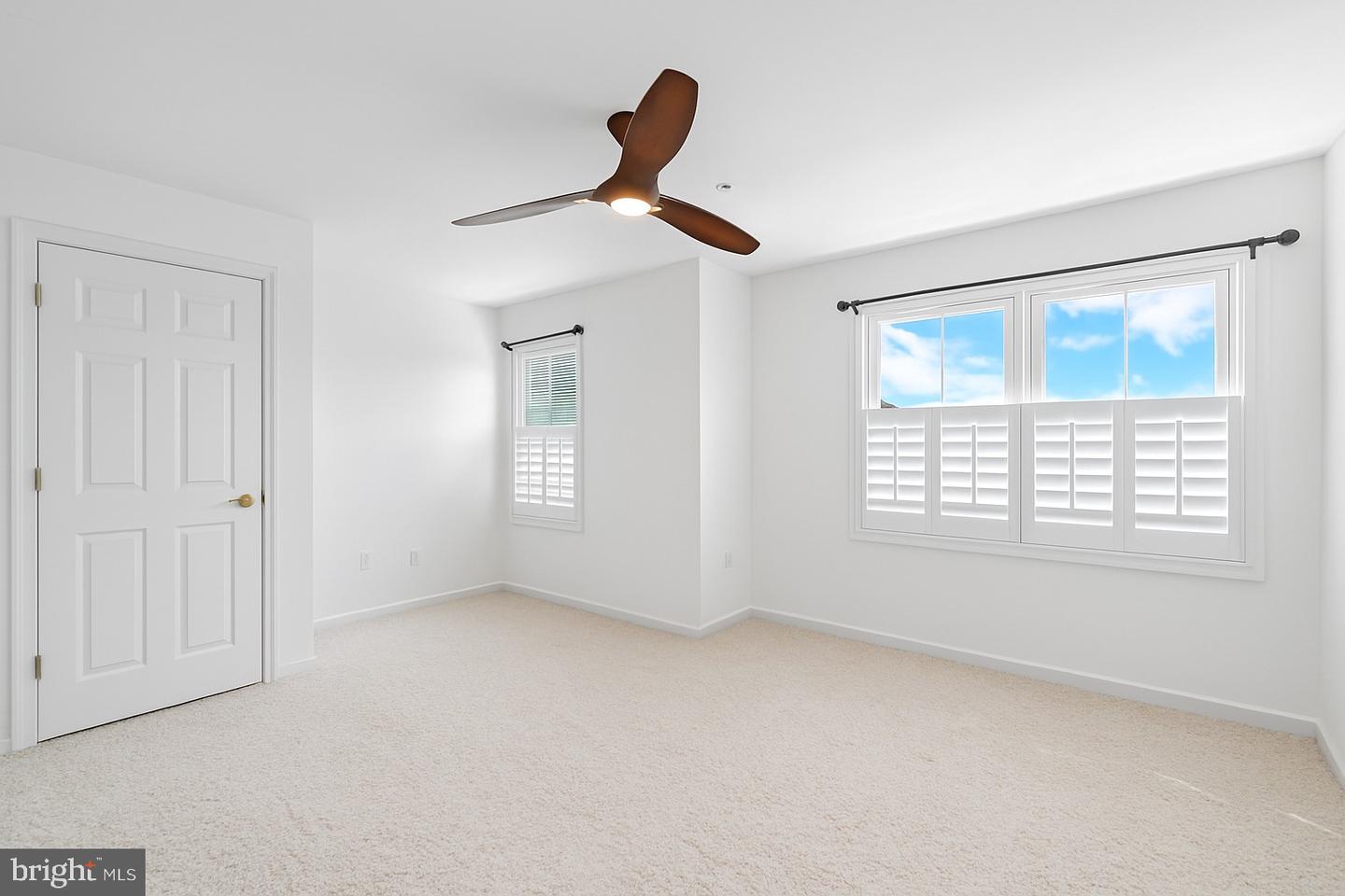 302 King Farm Blvd #30208 Property Photo 12