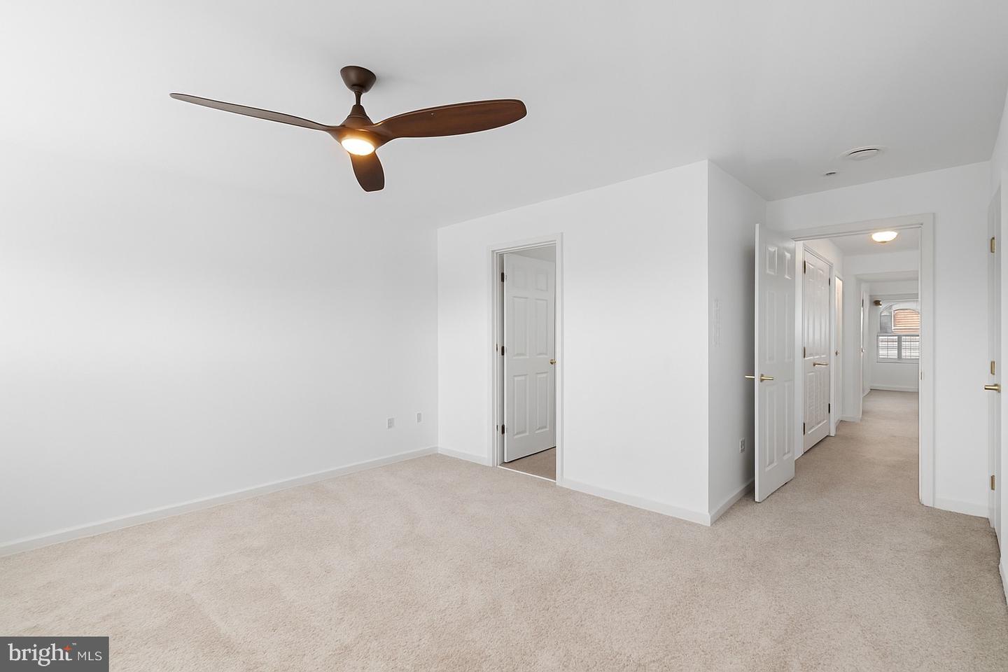 302 King Farm Blvd #30208 Property Photo 16