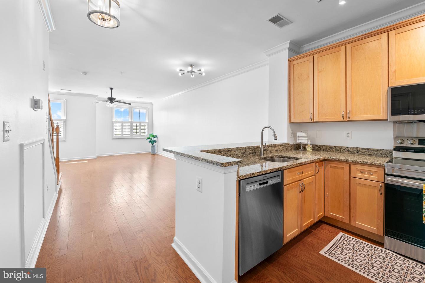 302 King Farm Blvd #30208 Property Photo 20