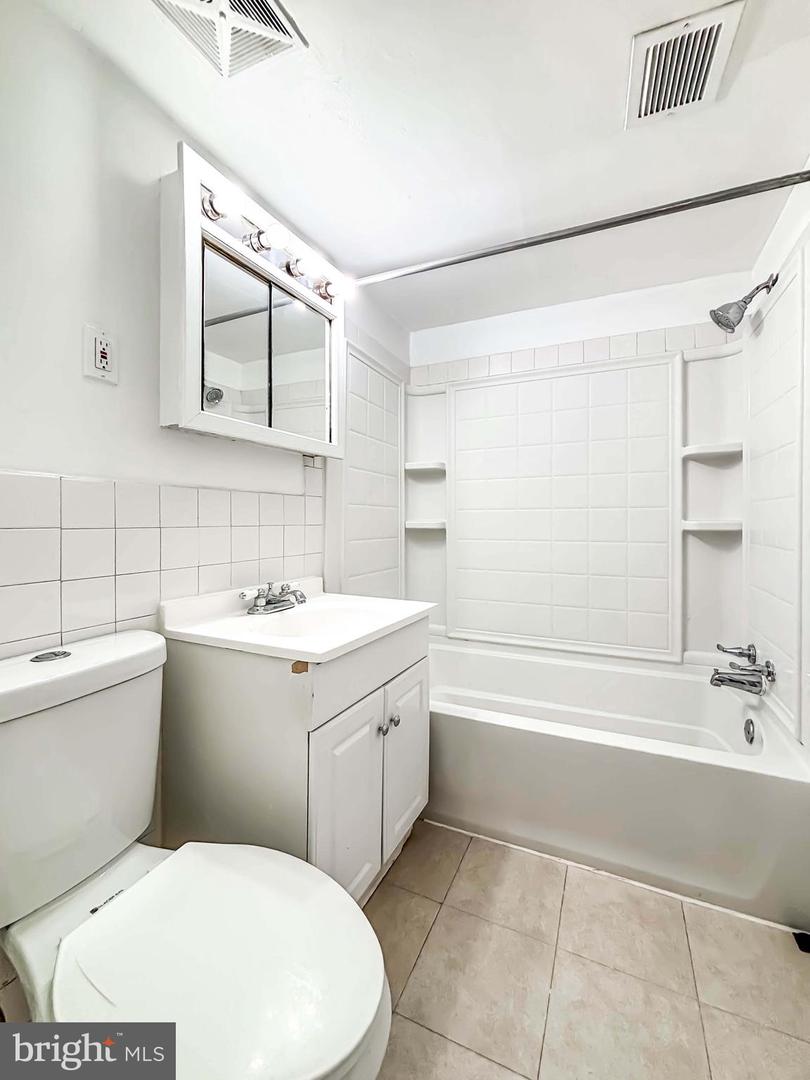 11402 Cherry Hill Rd #104 Property Photo 16