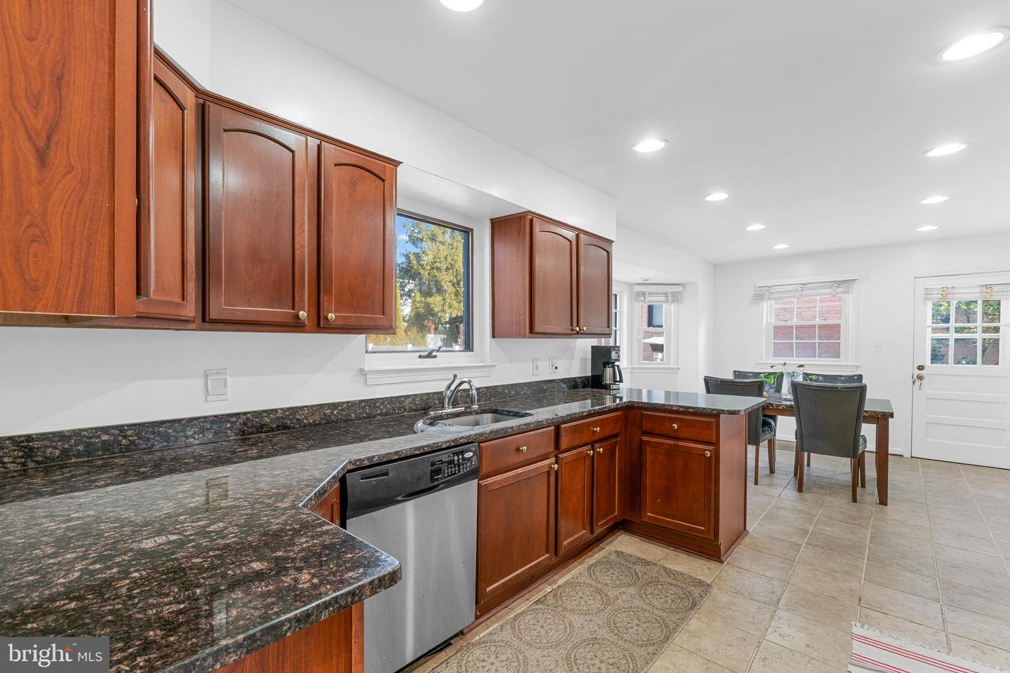 5517 Huntington Pkwy Property Photo 4