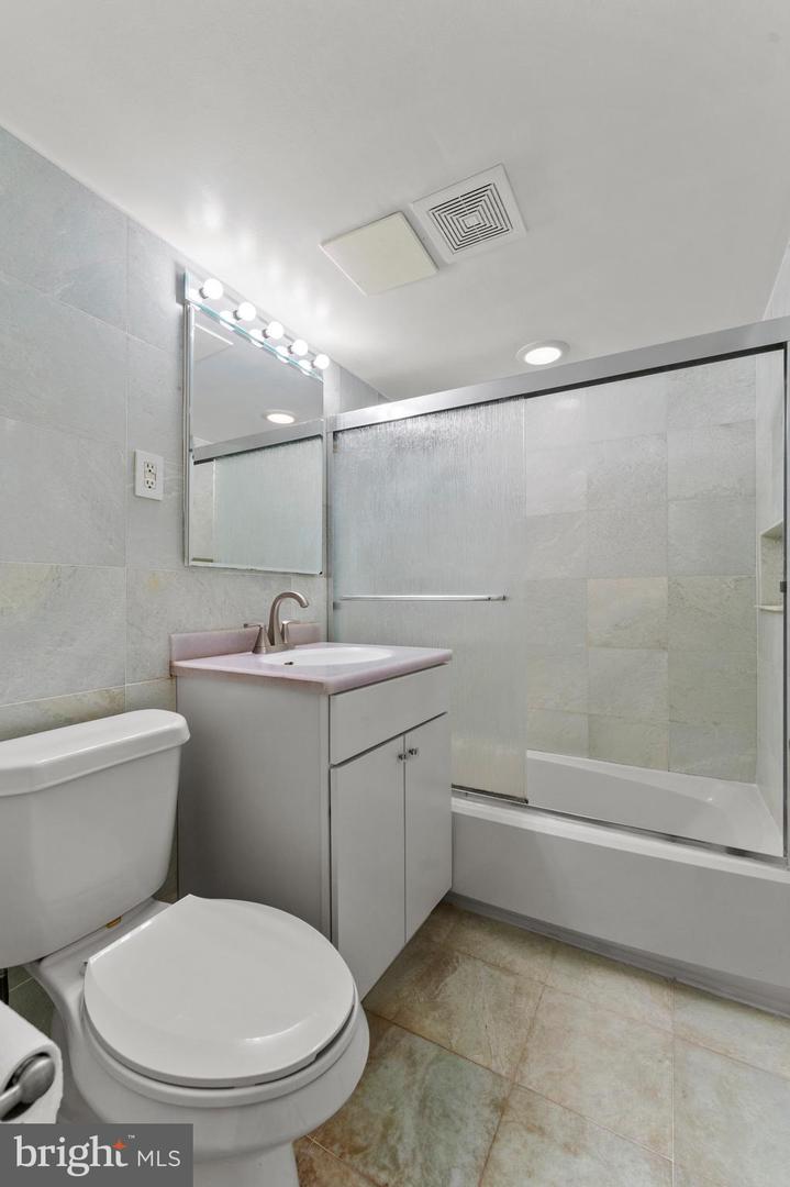 7541 Spring Lake Dr #unit #b-1 Property Photo 10