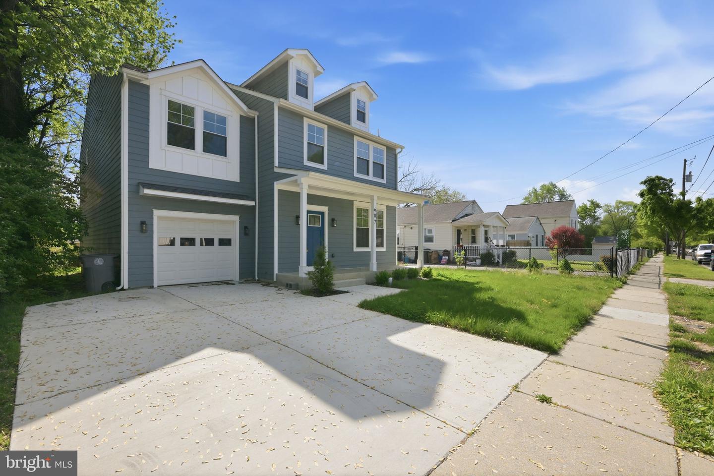 607 BURGUNDY DR