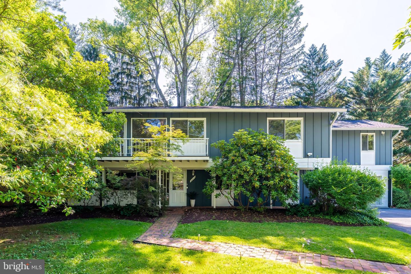 9812 Betteker Ln Property Photo 1