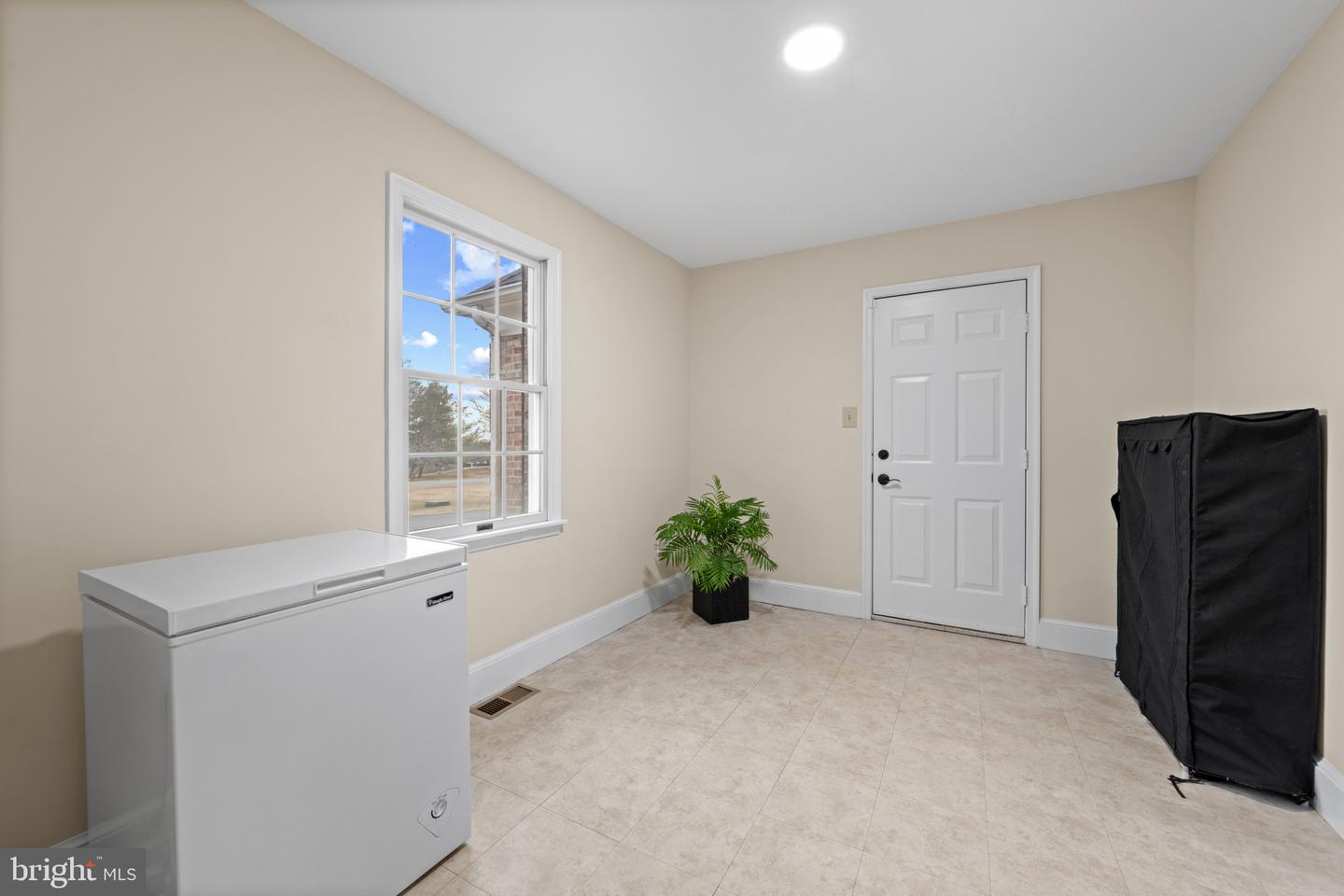 22340 Flintridge Dr Property Photo 31