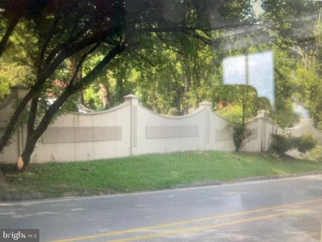 5301 Goldsboro Rd Property Photo 8