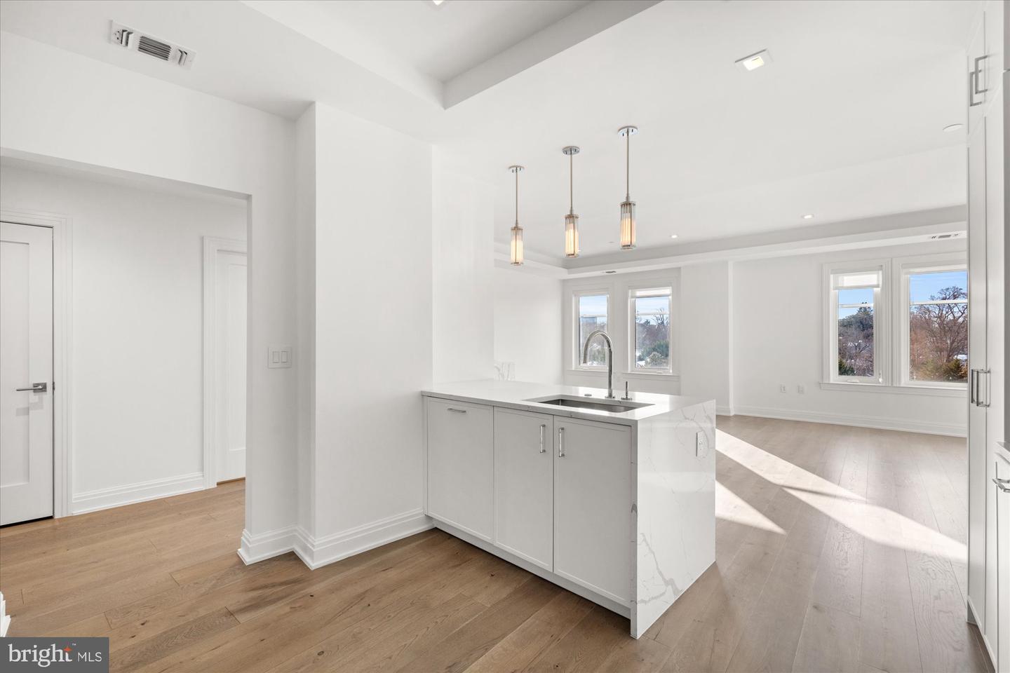 8551 Connecticut Ave #602 Property Photo 7