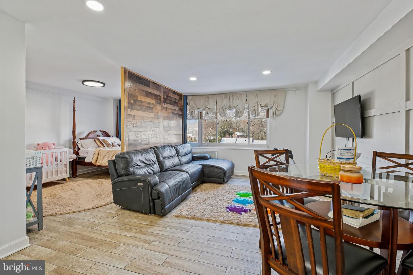1900 Lyttonsville Rd #702 Property Photo 10