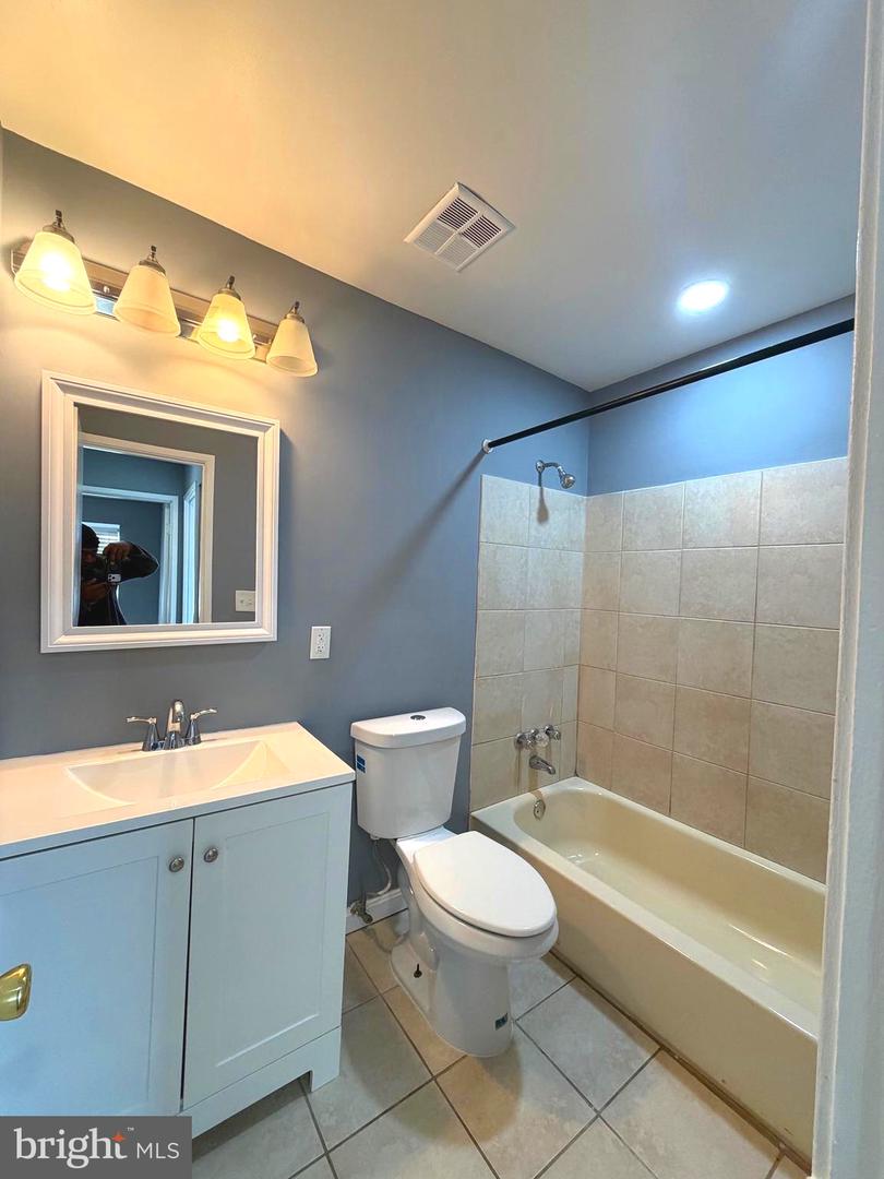 2346 Sun Valley Cir #2-a Property Photo 12