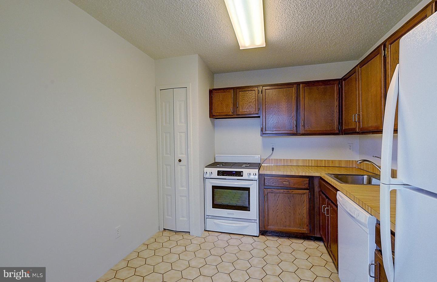 5225 Pooks Hill Rd #308n Property Photo 5