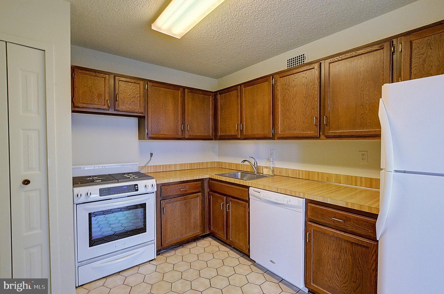 5225 Pooks Hill Rd #308n Property Photo 6