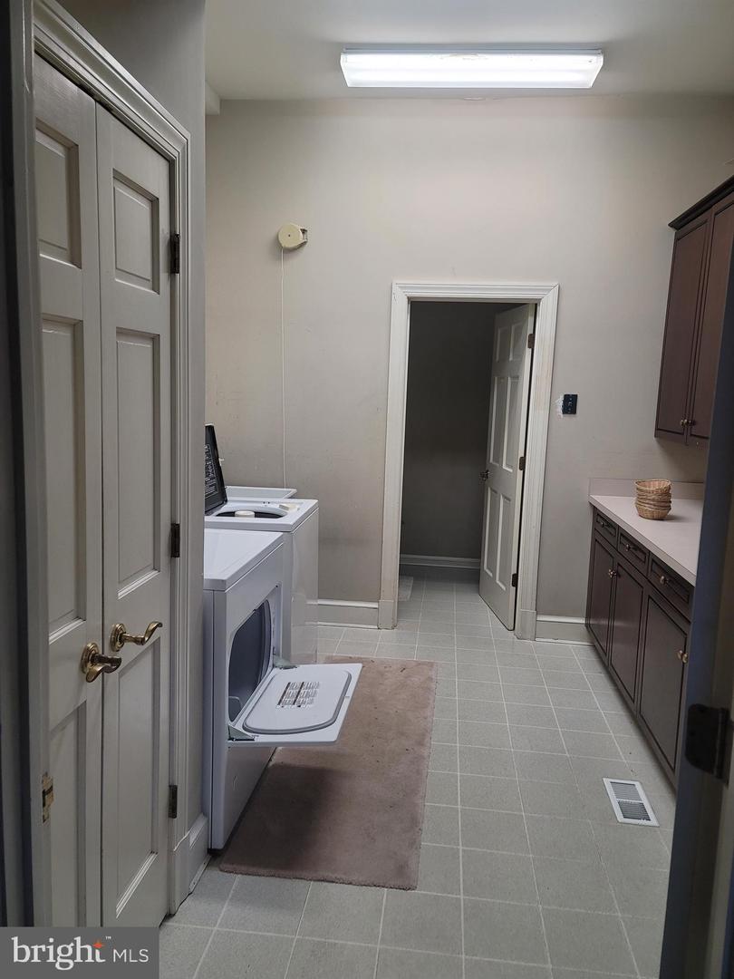 8926 Harvest Square Ct Property Photo 24