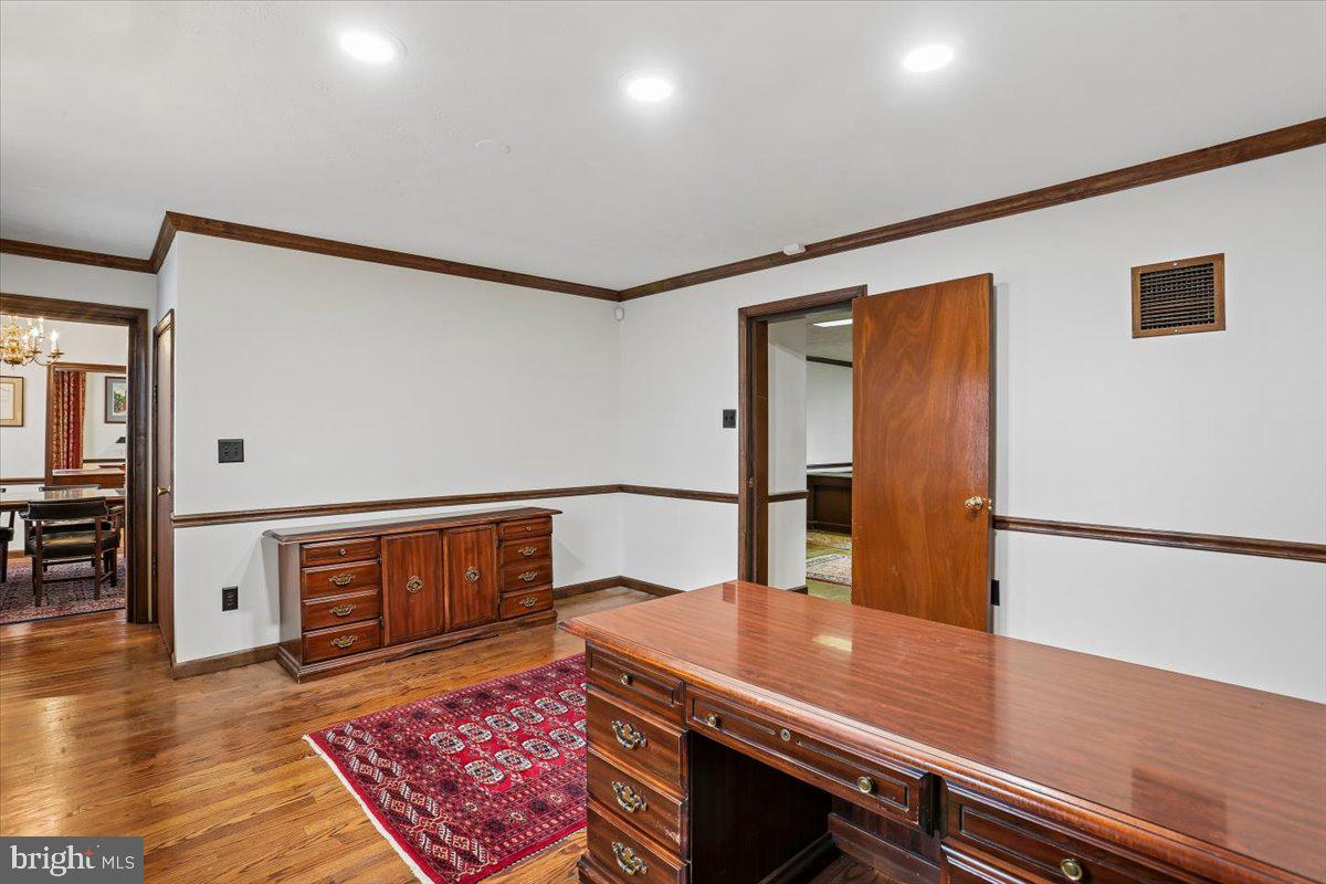 101 S Washington St Property Photo 32