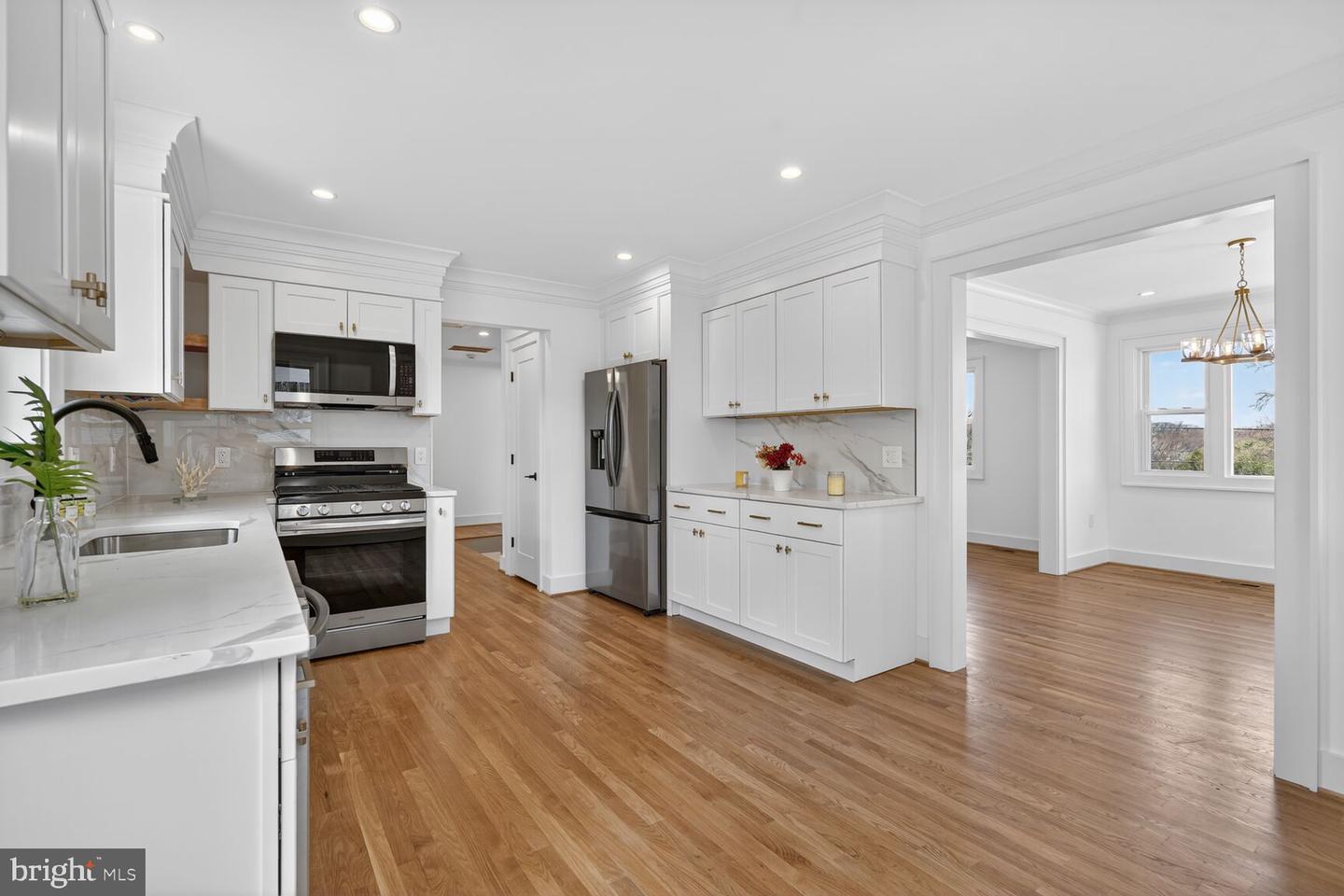 10224 Green Forest Dr Property Photo 2