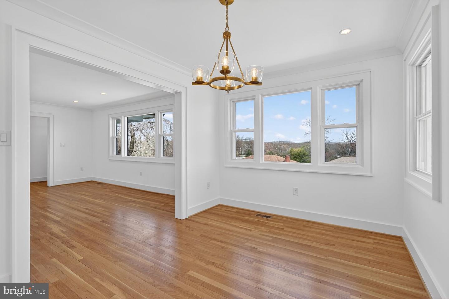 10224 Green Forest Dr Property Photo 6