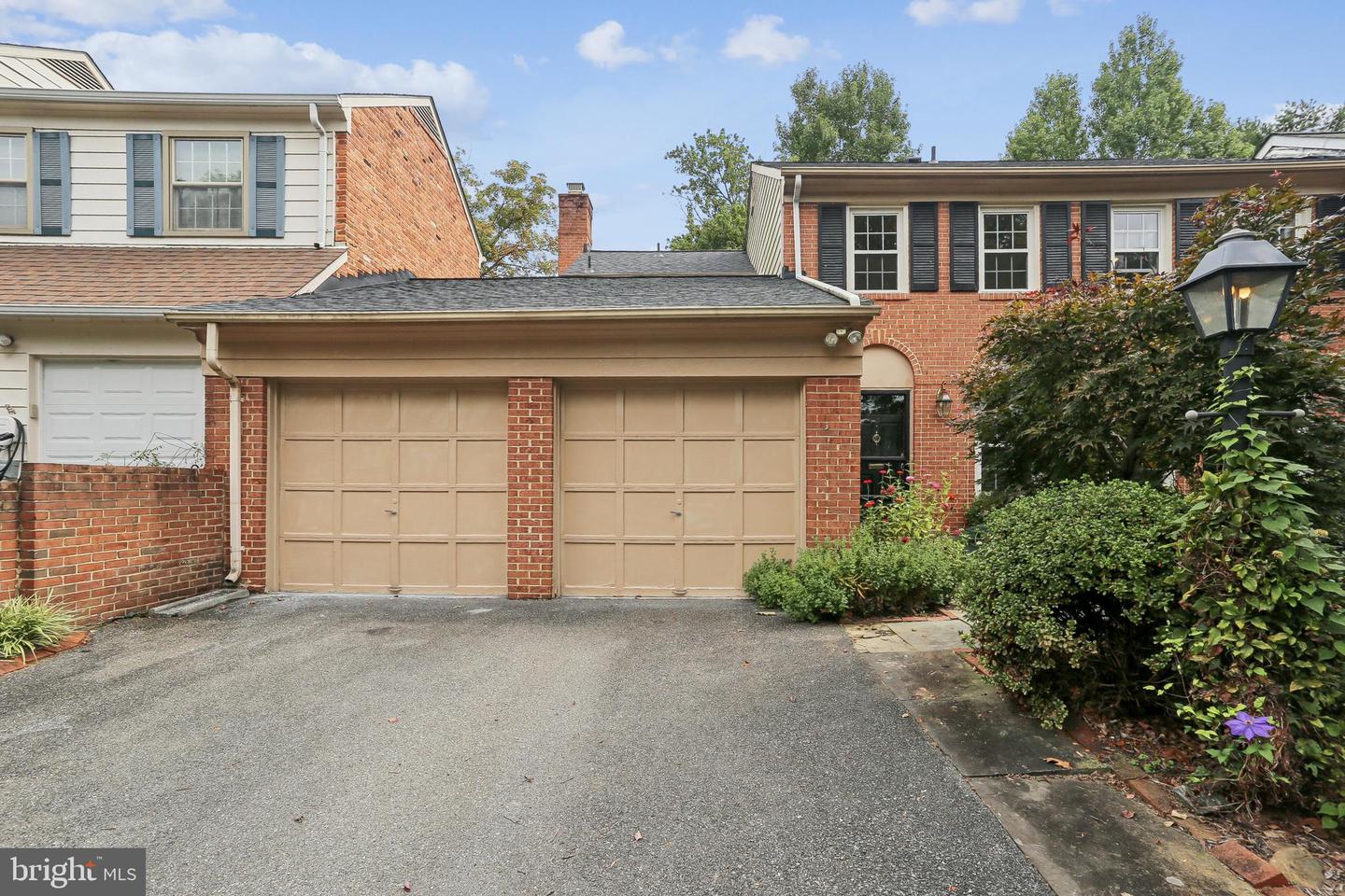 10233 Gainsborough Property Photo 2