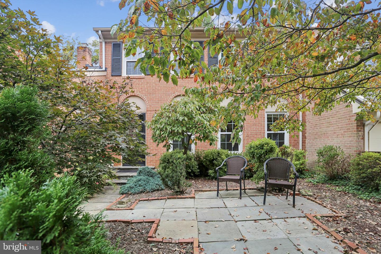 10233 Gainsborough Property Photo 3