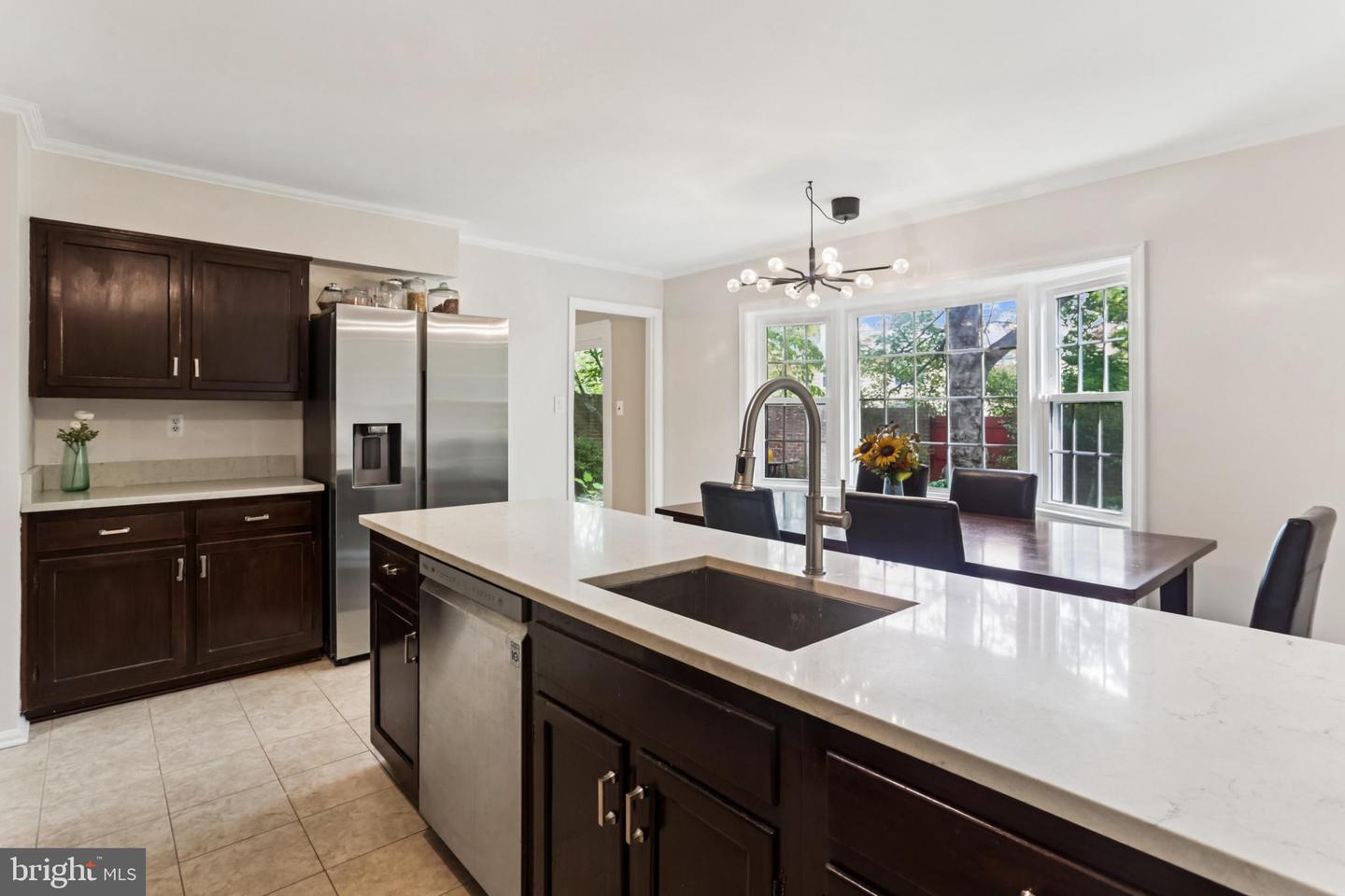 10233 Gainsborough Property Photo 7