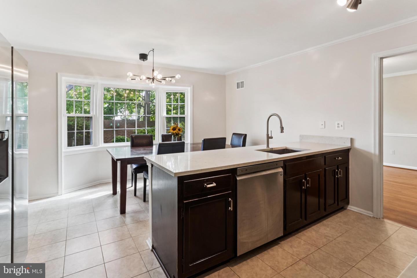 10233 Gainsborough Property Photo 9