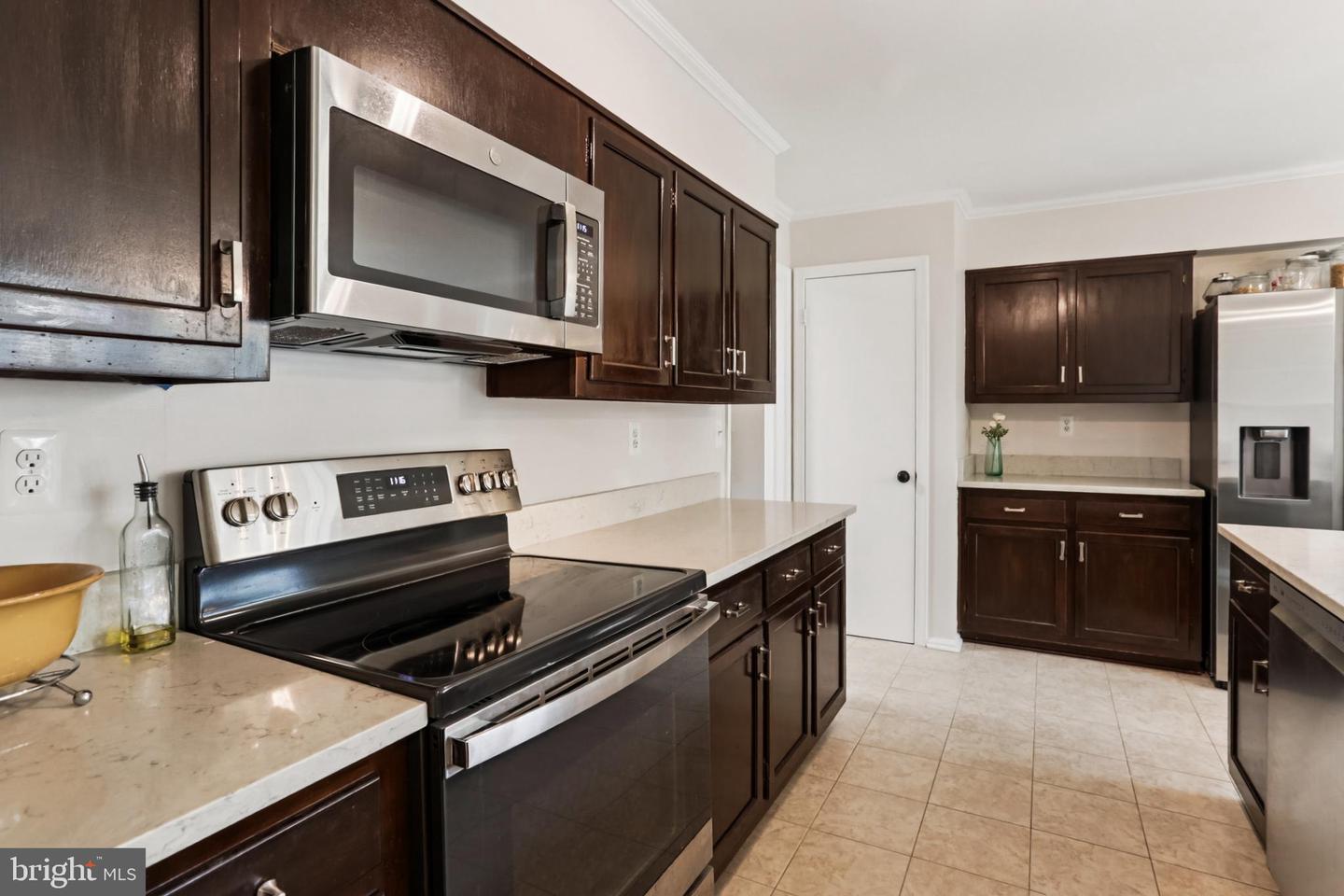 10233 Gainsborough Property Photo 10