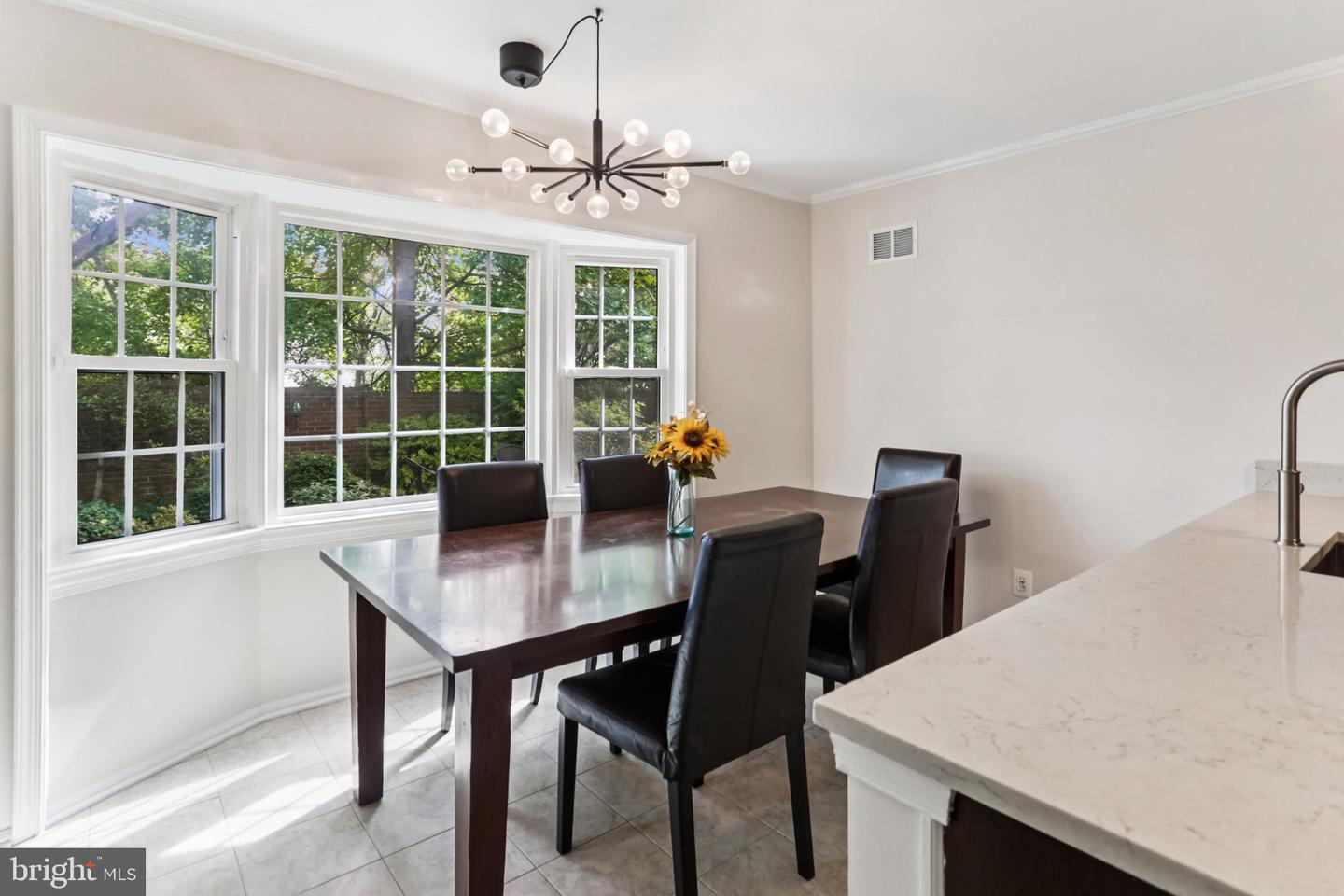 10233 Gainsborough Property Photo 12