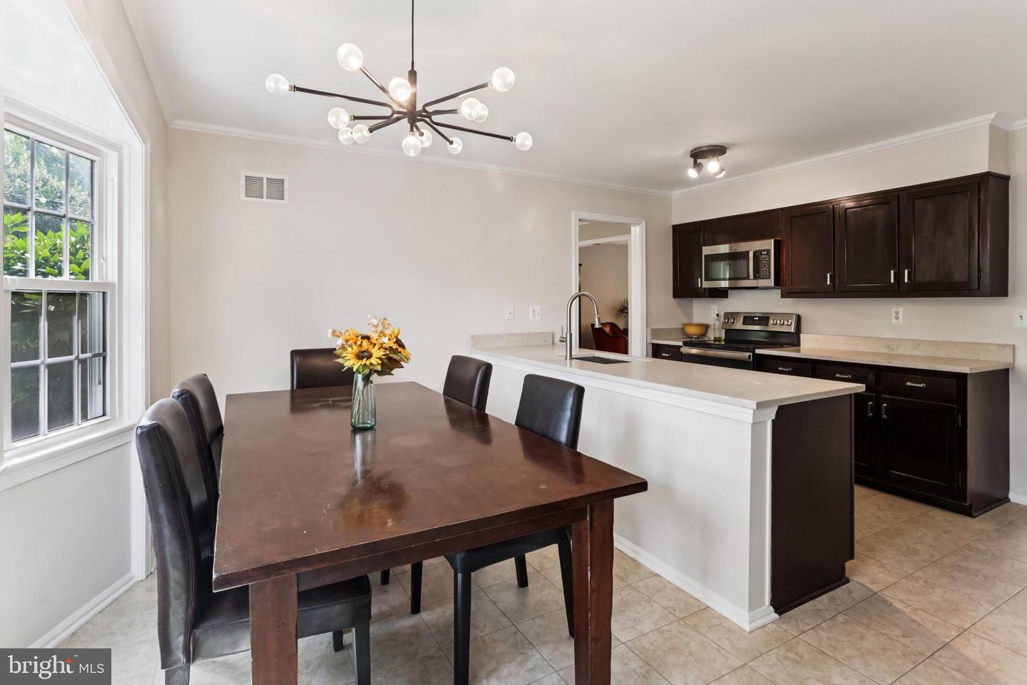 10233 Gainsborough Property Photo 13
